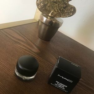 Pro longwear fluidline blacktrack